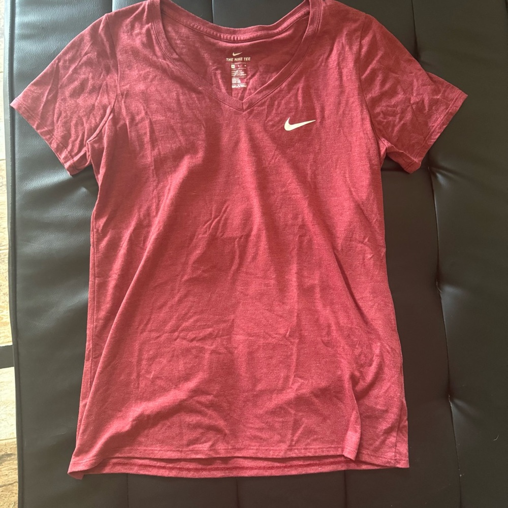 The Nike Tee Women’s V-neck